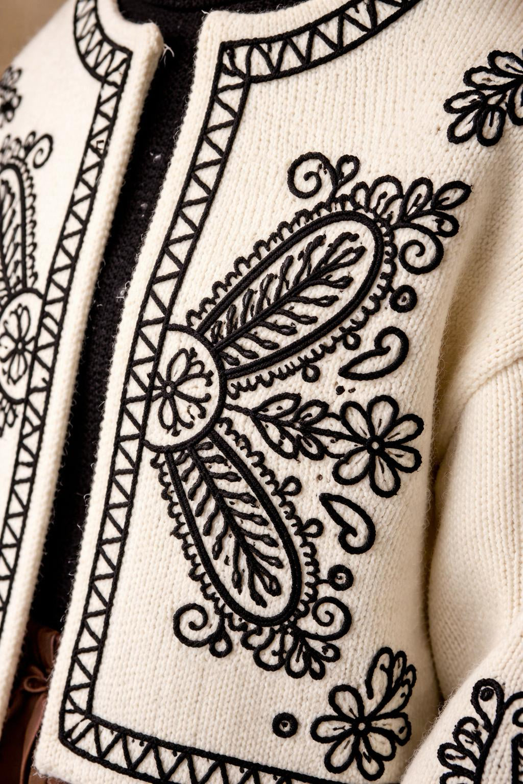 ENSAMBLE TEJIDO BORDADO