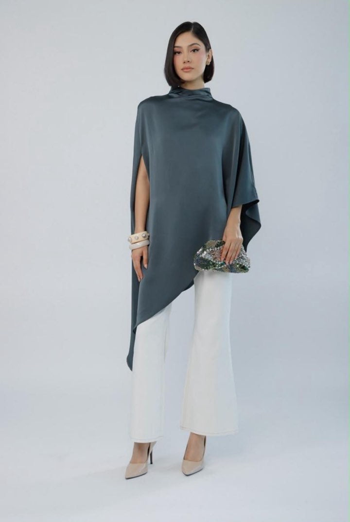 BLUSA ASIMÉTRICA CUELLO ALTO