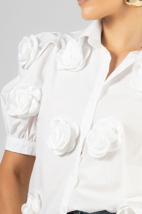 BLUSA FLORES RESALTADA
