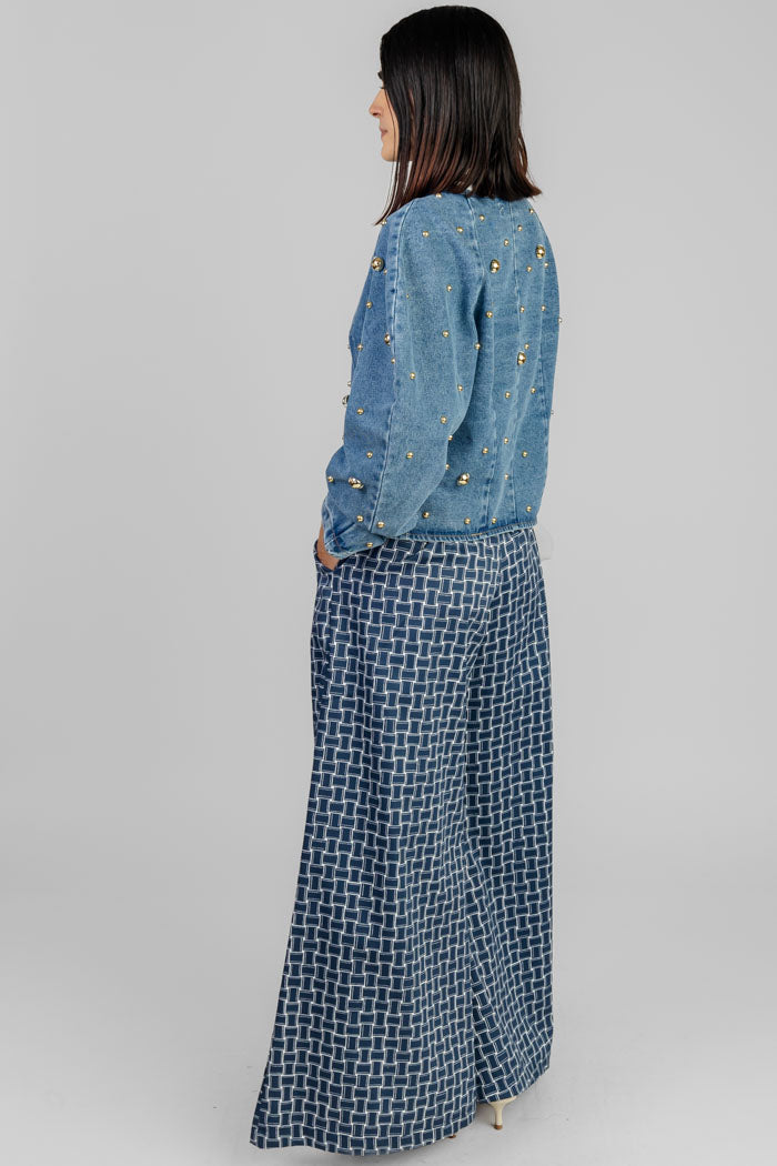 CHAMARRA DENIM CON TACHUELAS