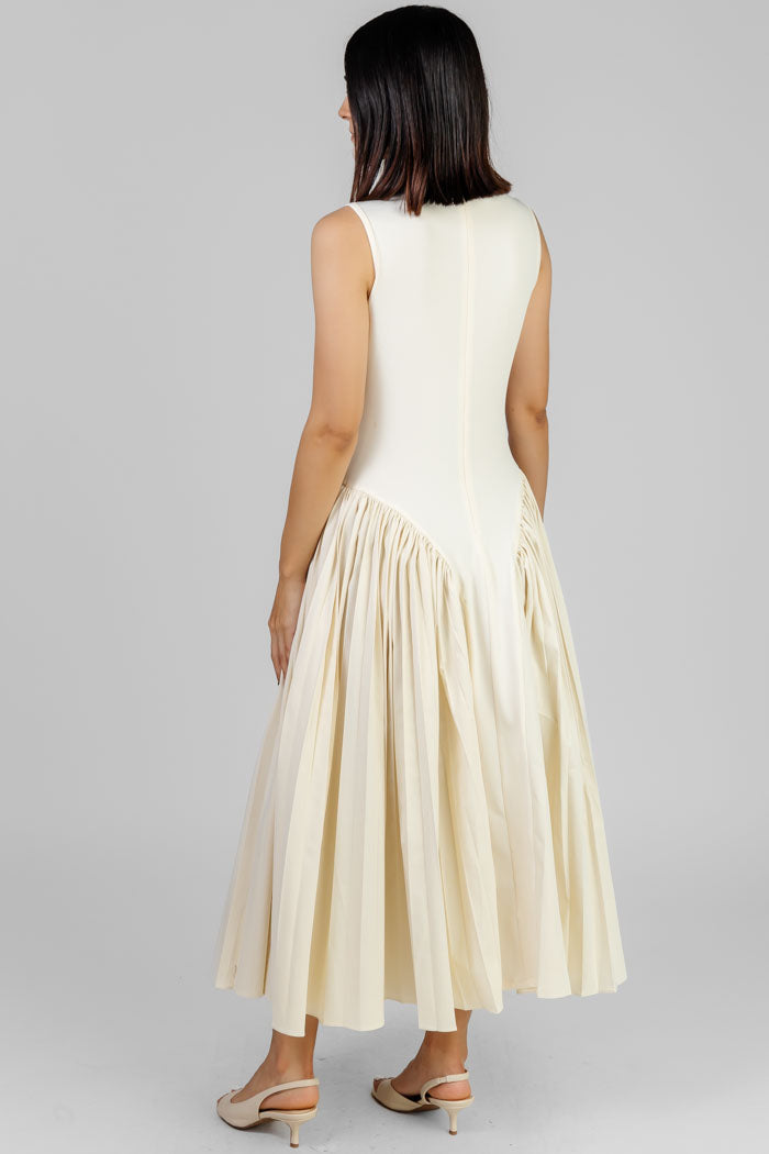 VESTIDO MIDI PLISADO CREMA