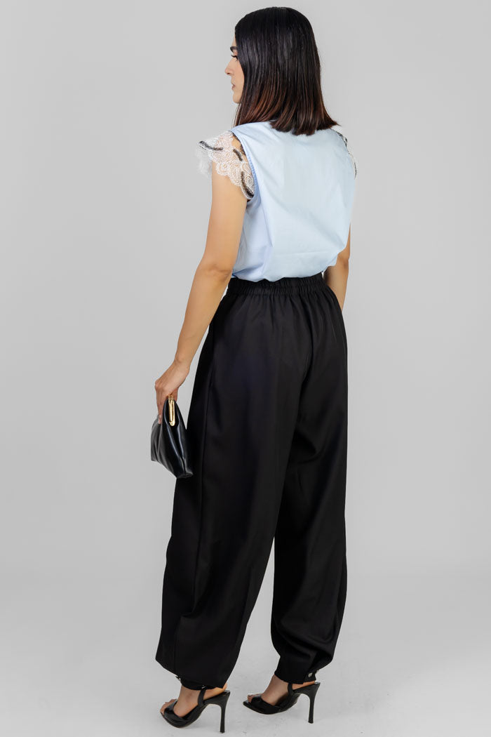 BLUSA CELESTE CON ENCAJE
