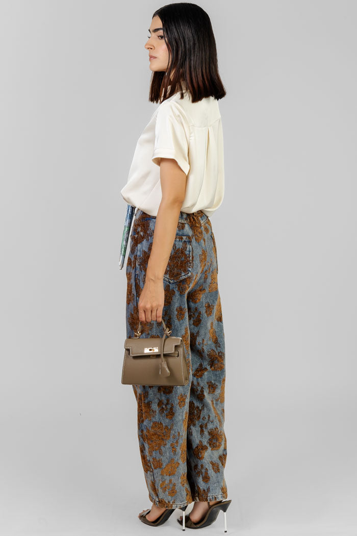 BLUSA SATINADA CON PAÑOLETA