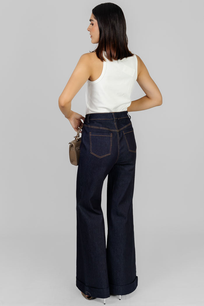 BLUSA BLANCA CON APLICACIÓN