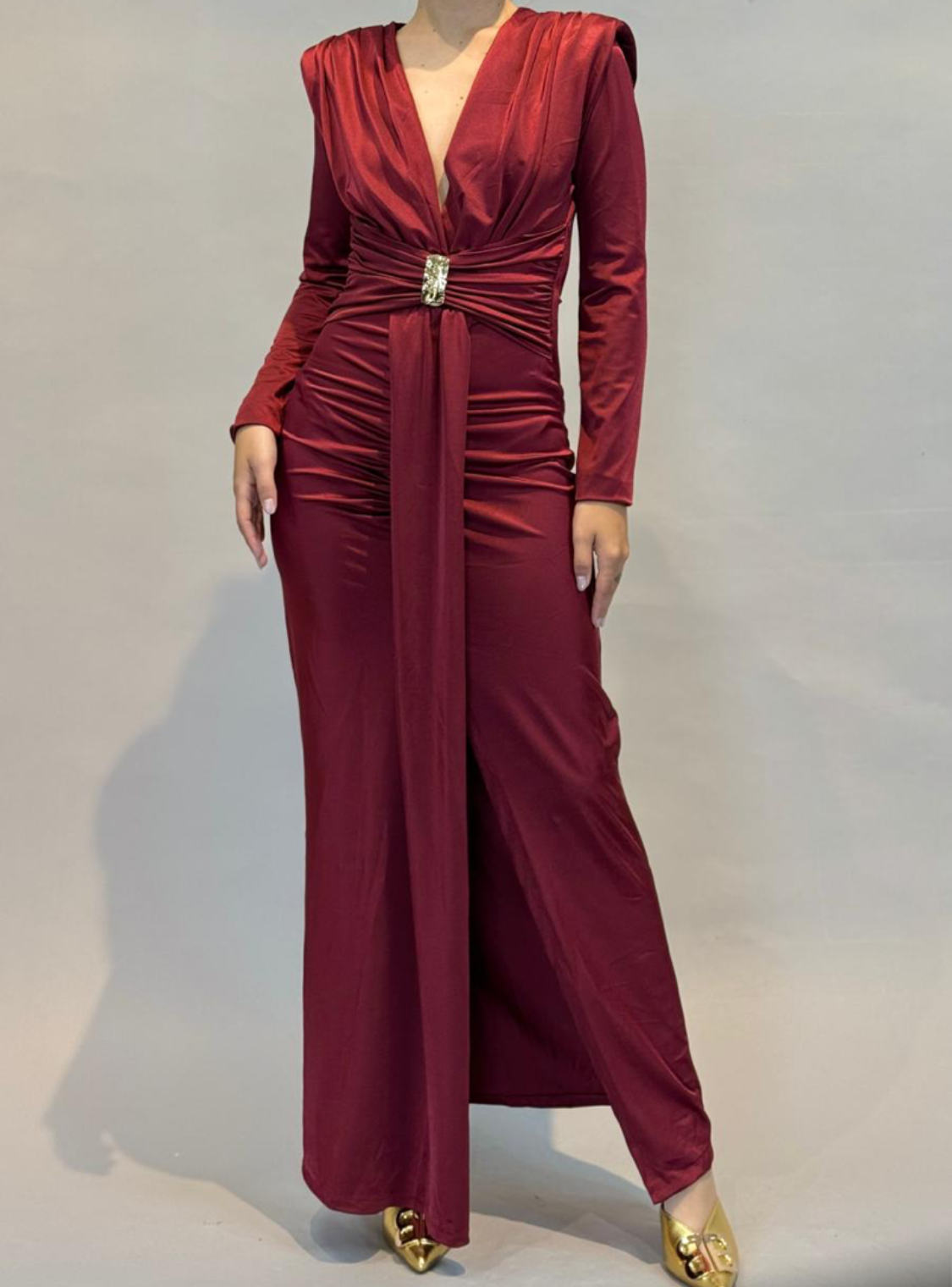 VESTIDO FRUNCES BROCHE DORADO