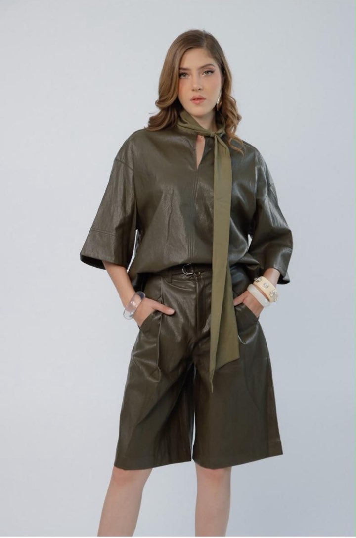 CONJUNTO BERMUDA VINIPIEL