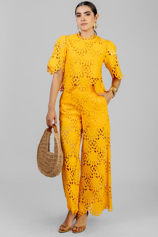 CONJUNTO TOP Y PANTALON CALADO