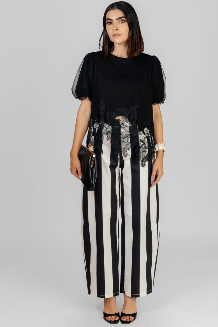 BLUSA NEGRA CON ENCAJE
