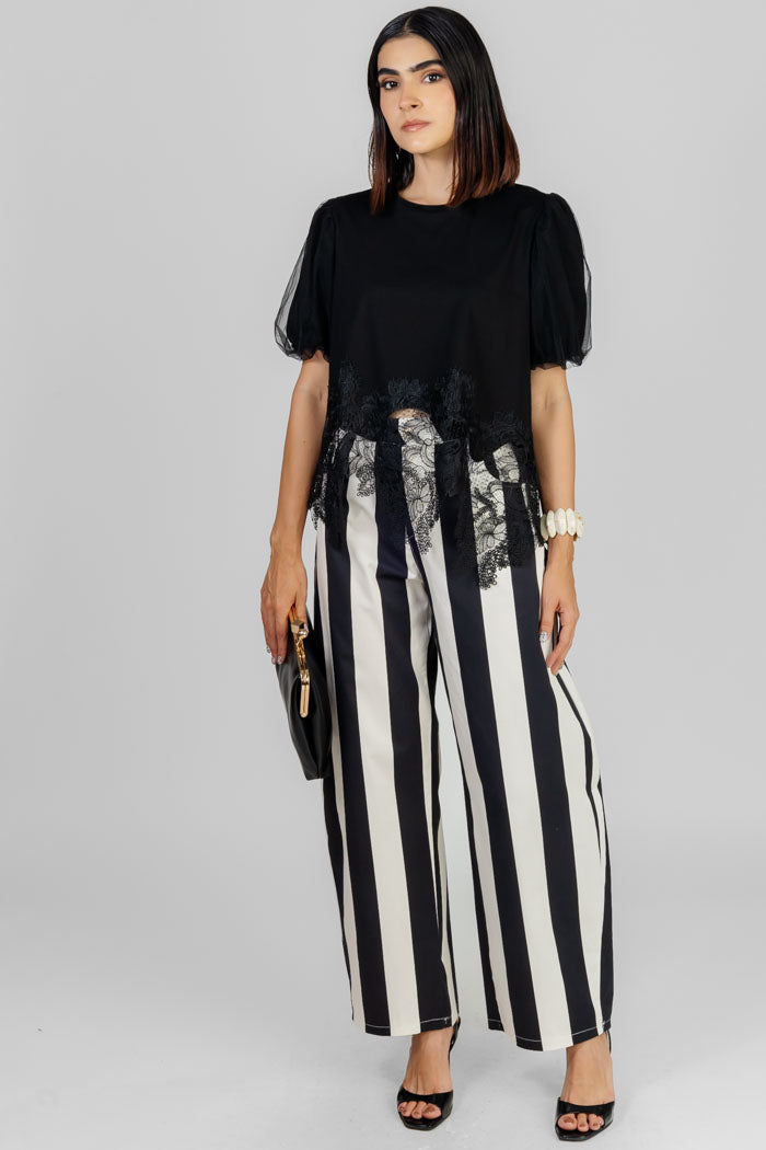 BLUSA NEGRA CON ENCAJE