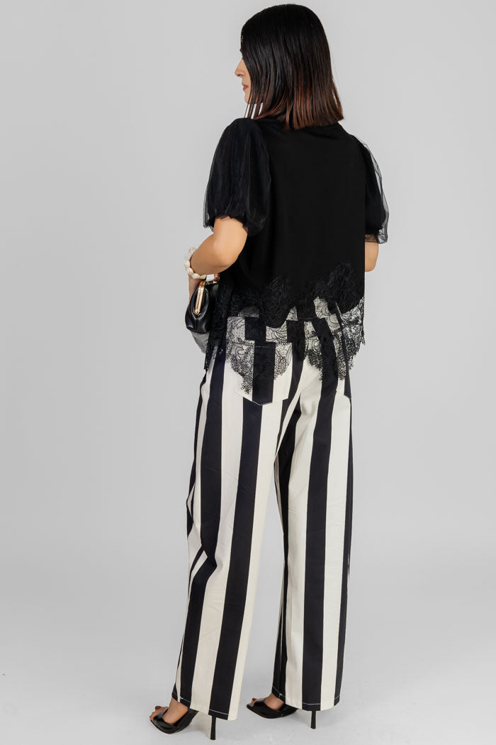 BLUSA NEGRA CON ENCAJE