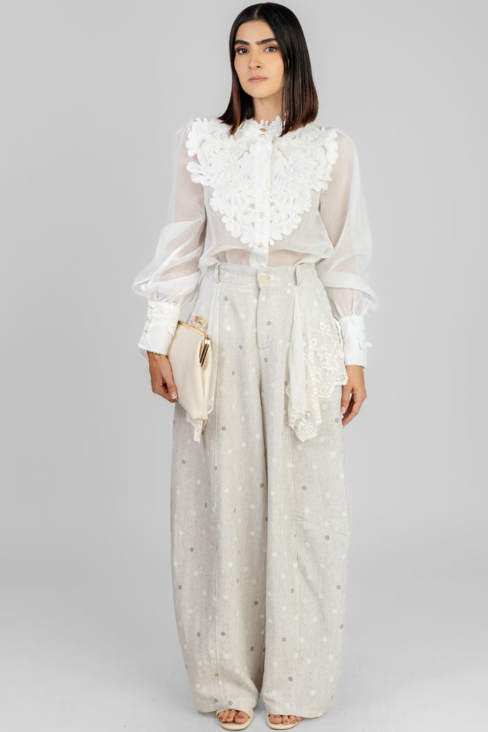 BLUSA BLANCA CON APLICACIONES