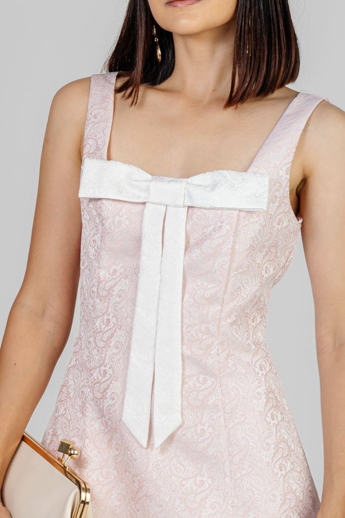 VESTIDO CORTO CON LAZO