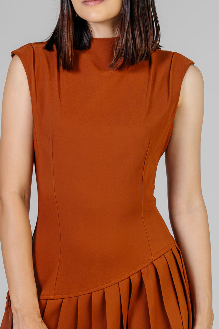 VESTIDO MIDI ASIMÉTRICO PLISADO