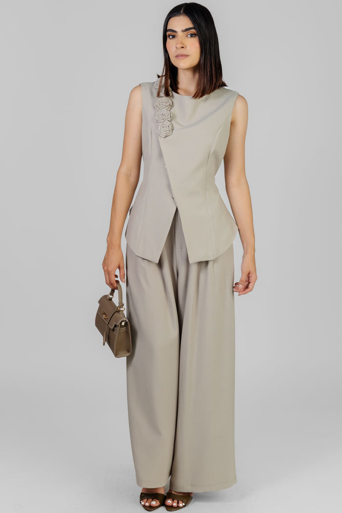 CONJUNTO ELEGANTE CON FLORES
