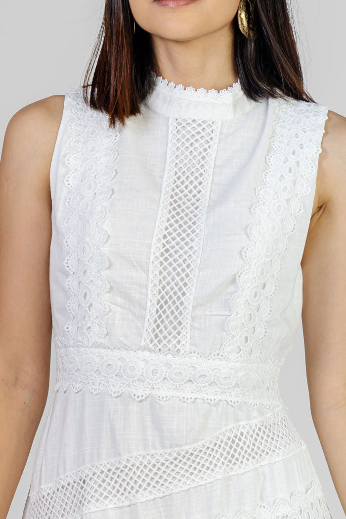 VESTIDO BLANCO CON ENCAJES