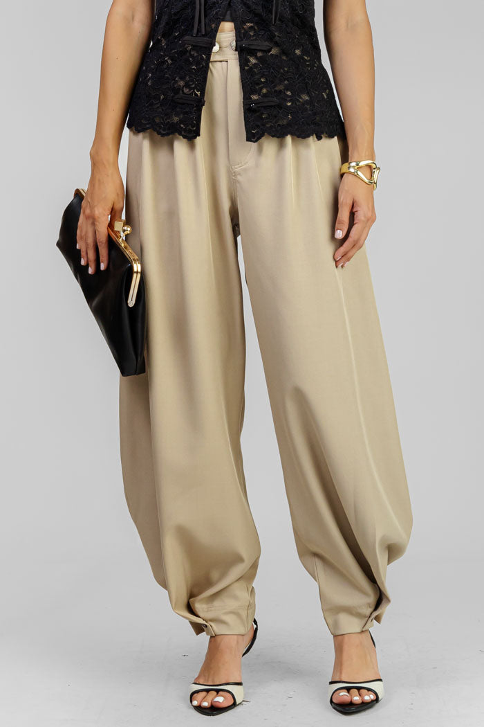 PANTALON CON PINZAS ELEGANTE