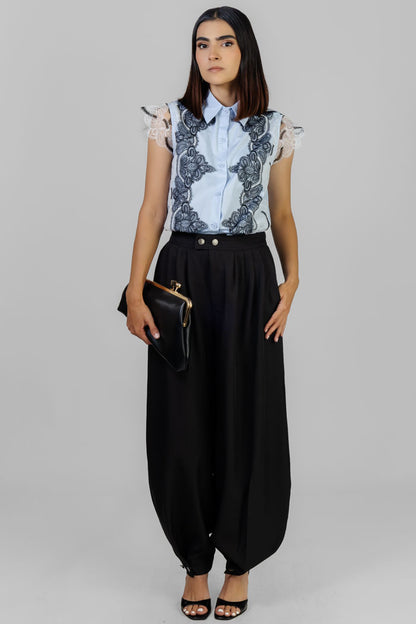 BLUSA CELESTE CON ENCAJE