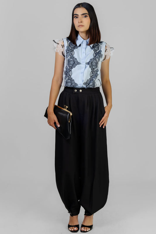 BLUSA CELESTE CON ENCAJE