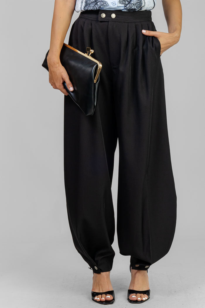 PANTALON CON PINZAS ELEGANTE