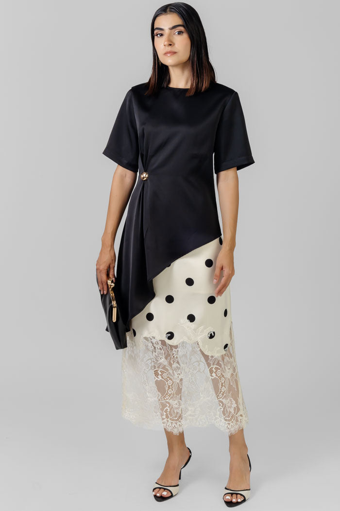 BLUSA SATINADA ASIMÉTRICA