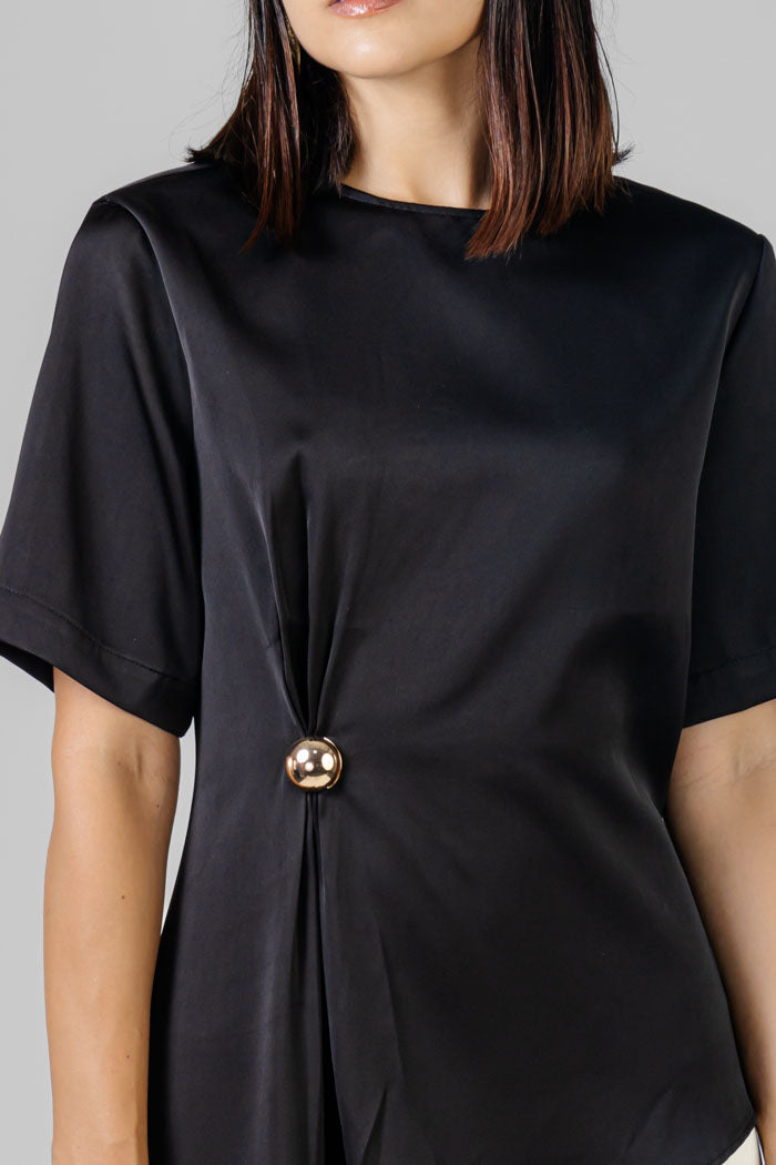 BLUSA SATINADA ASIMÉTRICA