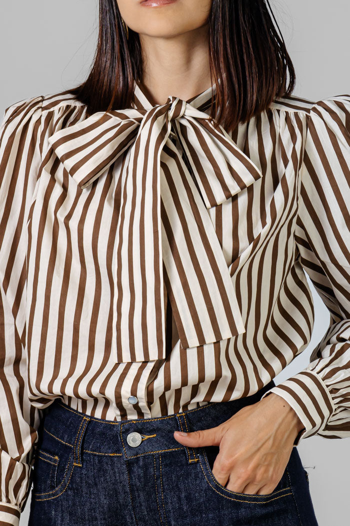 BLUSA ESTAMPADA CON LAZO