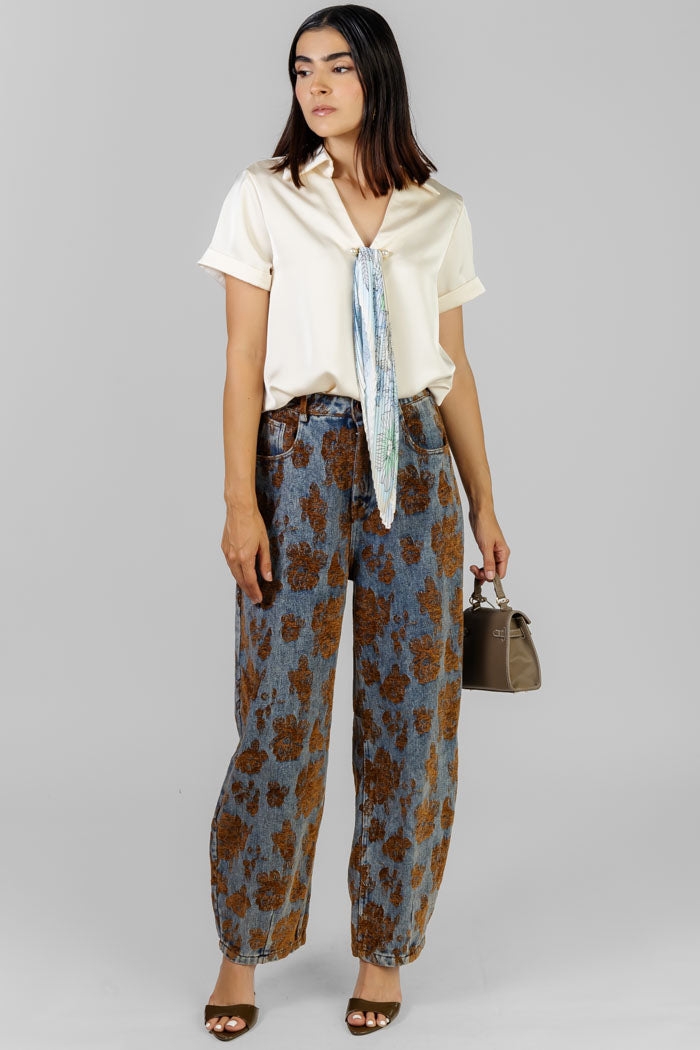 BLUSA SATINADA CON PAÑOLETA