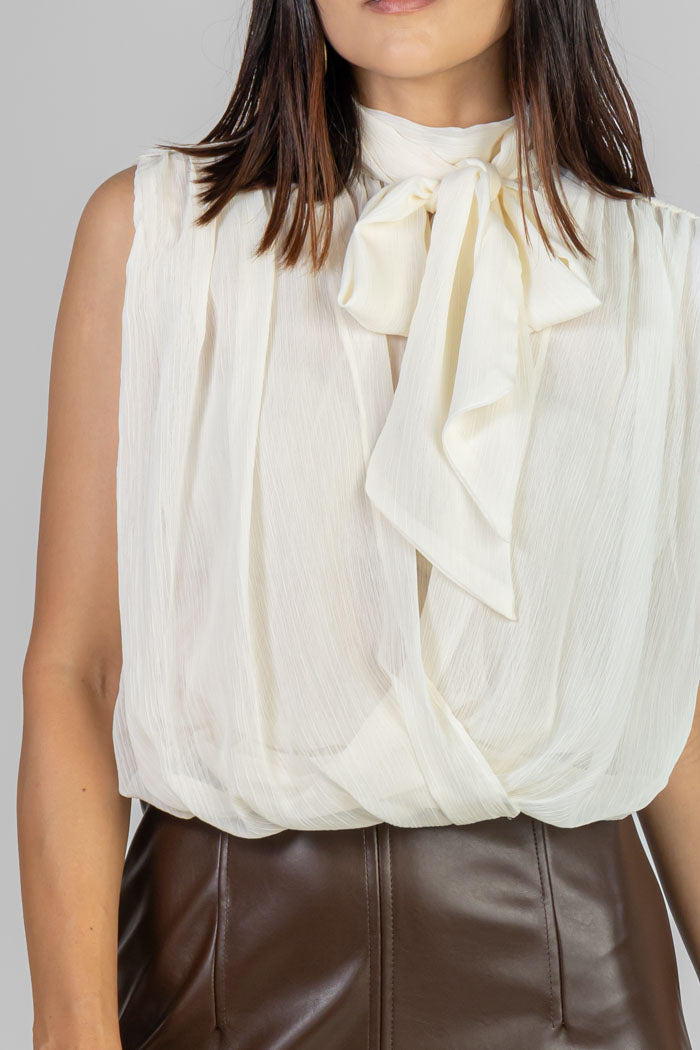 BLUSA CUELLO CON LAZO