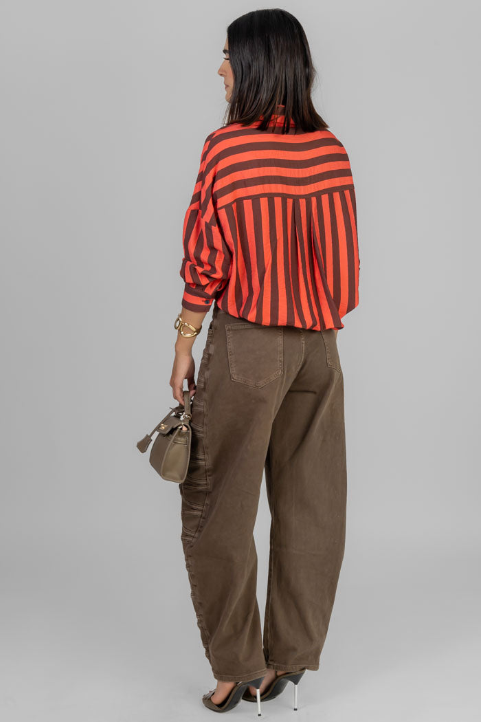 PANTALON CON DETALLE MILITAR