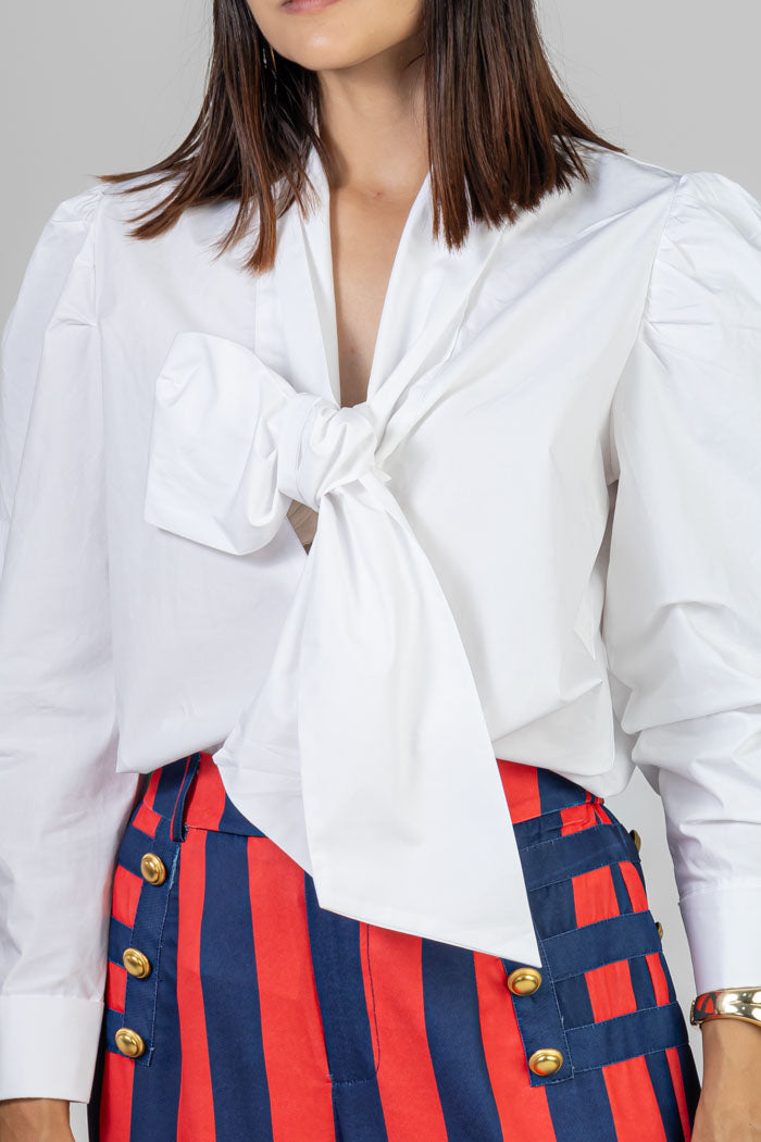 BLUSA BLANCA CON LAZO