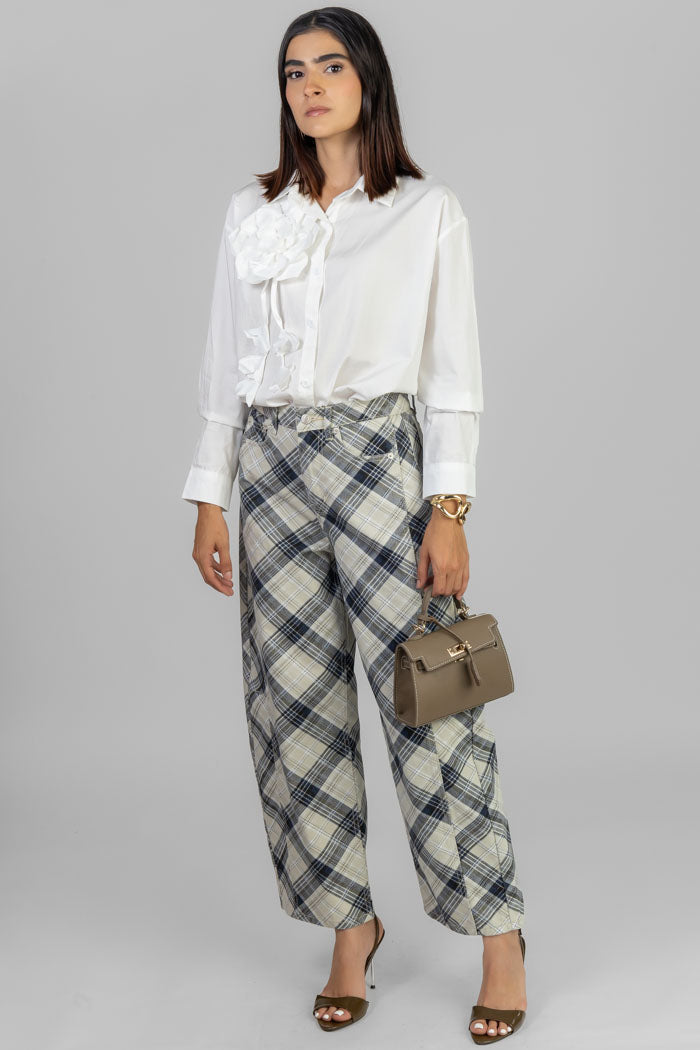 BLUSA BLANCA CON APLIQUE