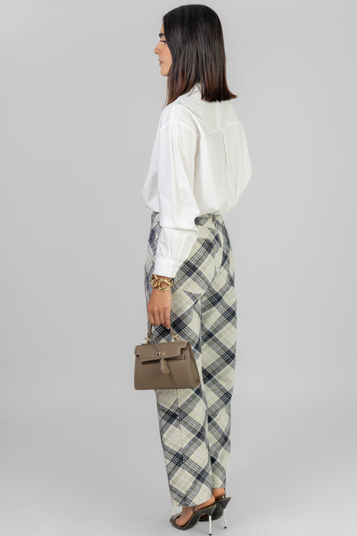 BLUSA BLANCA CON APLIQUE