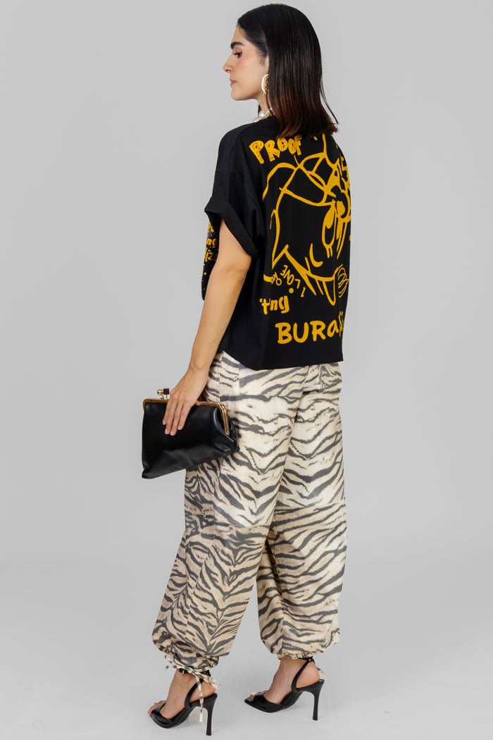 BLUSA NEGRA ESTAMPADA OVERSIZE