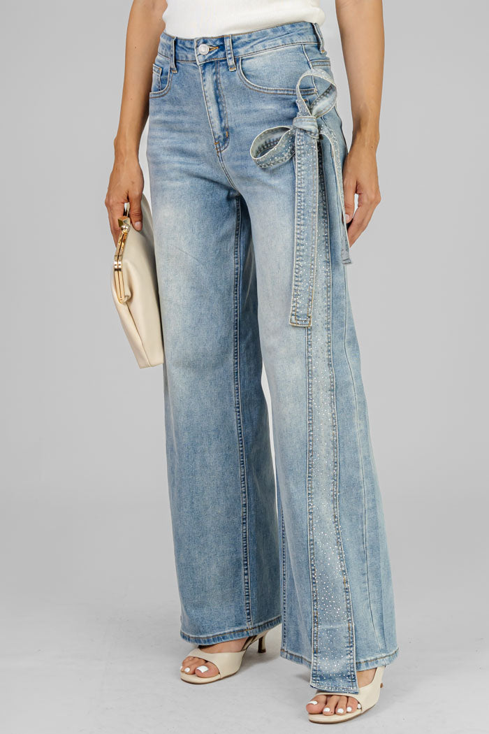 PANTALON JEANS CON LAZO