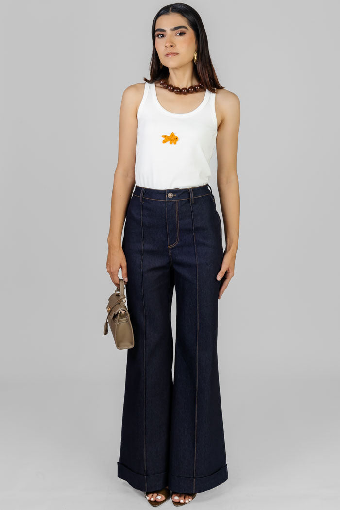 BLUSA BLANCA CON APLICACIÓN