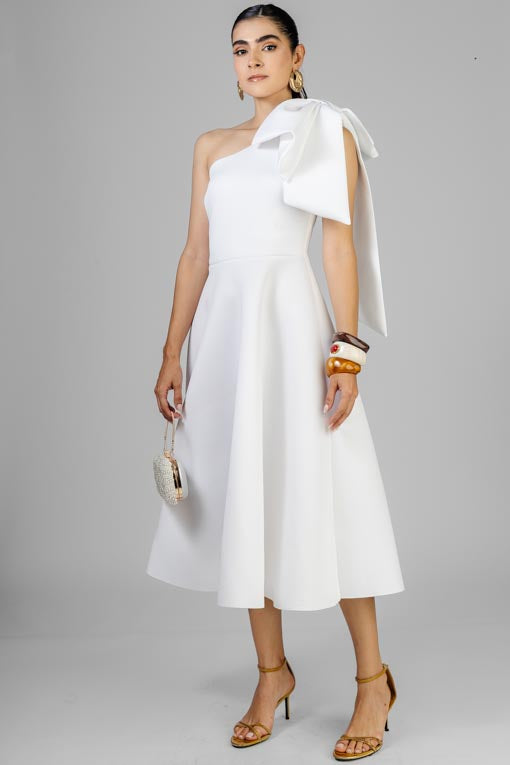 VESTIDO BLANCO MOÑO HOMBRO