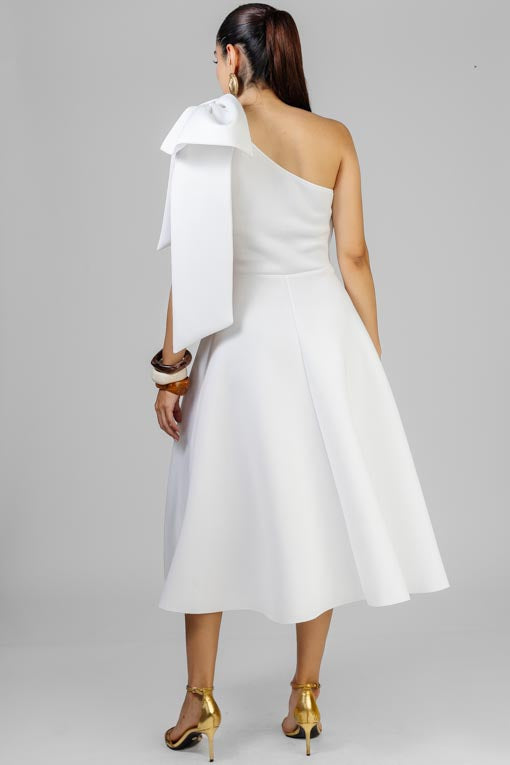 VESTIDO BLANCO MOÑO HOMBRO