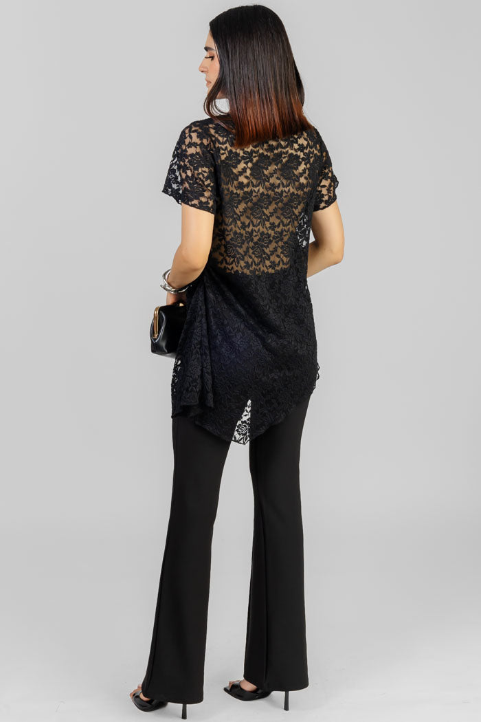 BLUSA EN ENCAJE NEGRO