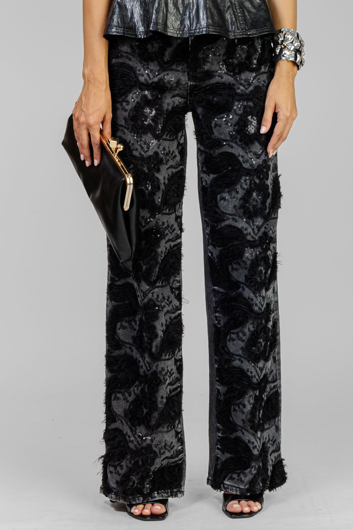 PANTALON CON TEXTURA RELIEVE