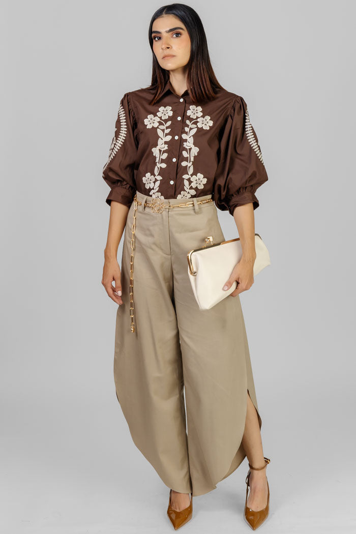 BLUSA CHOCOLATE CON BORDADOS