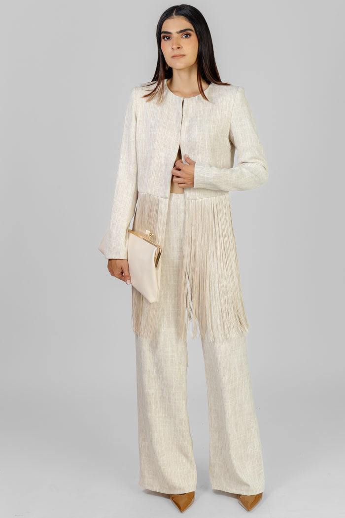 CONJUNTO BEIGE CON FLECOS