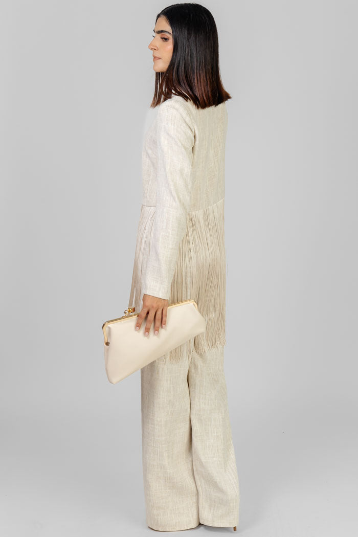 CONJUNTO BEIGE CON FLECOS