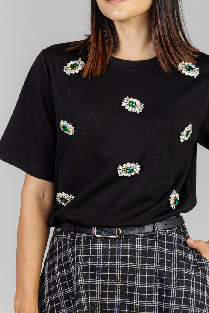 BLUSA NEGRA CON PEDRERÍA