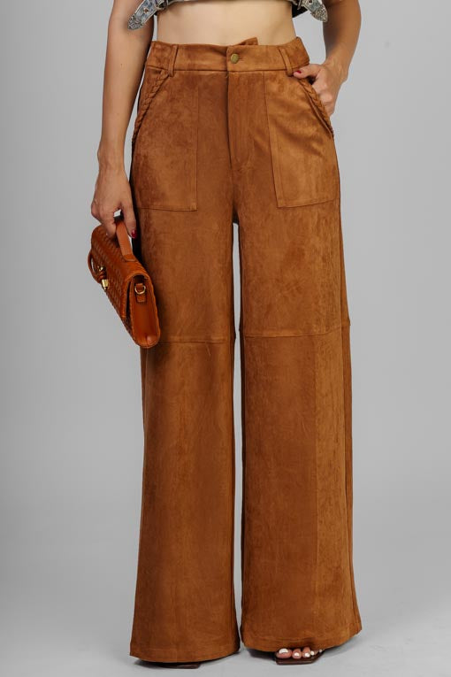 PANTALON CORTE AMPLIO GAMUZA