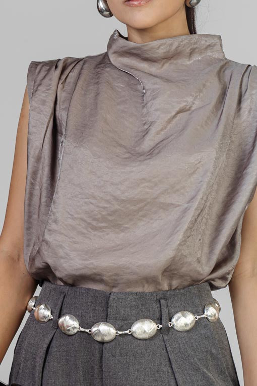 BLUSA SATINADA CUELLO ALTO