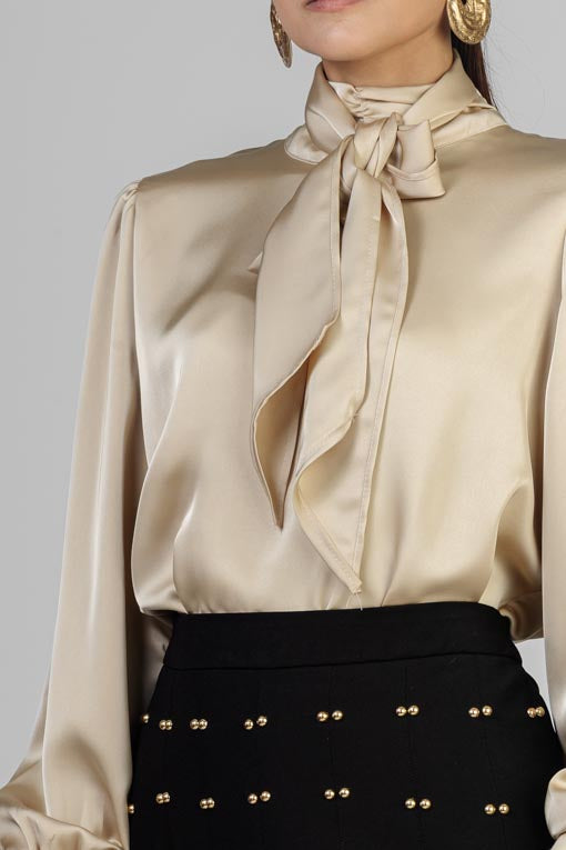 BLUSA SATINADA PLUMAS EN PUÑO