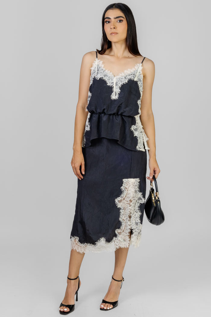 CONJUNTO NEGRO CON ENCAJE
