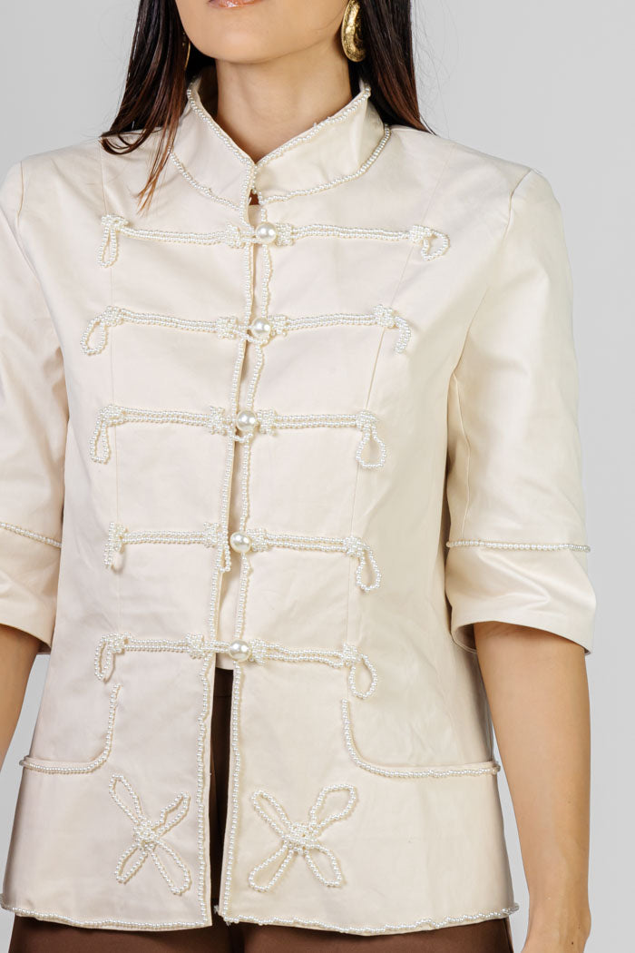 BLUSA CREMA DETALLE PERLAS