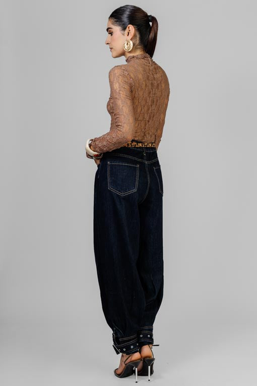 PANTALON DENIM PUÑOS AJUSTADOS