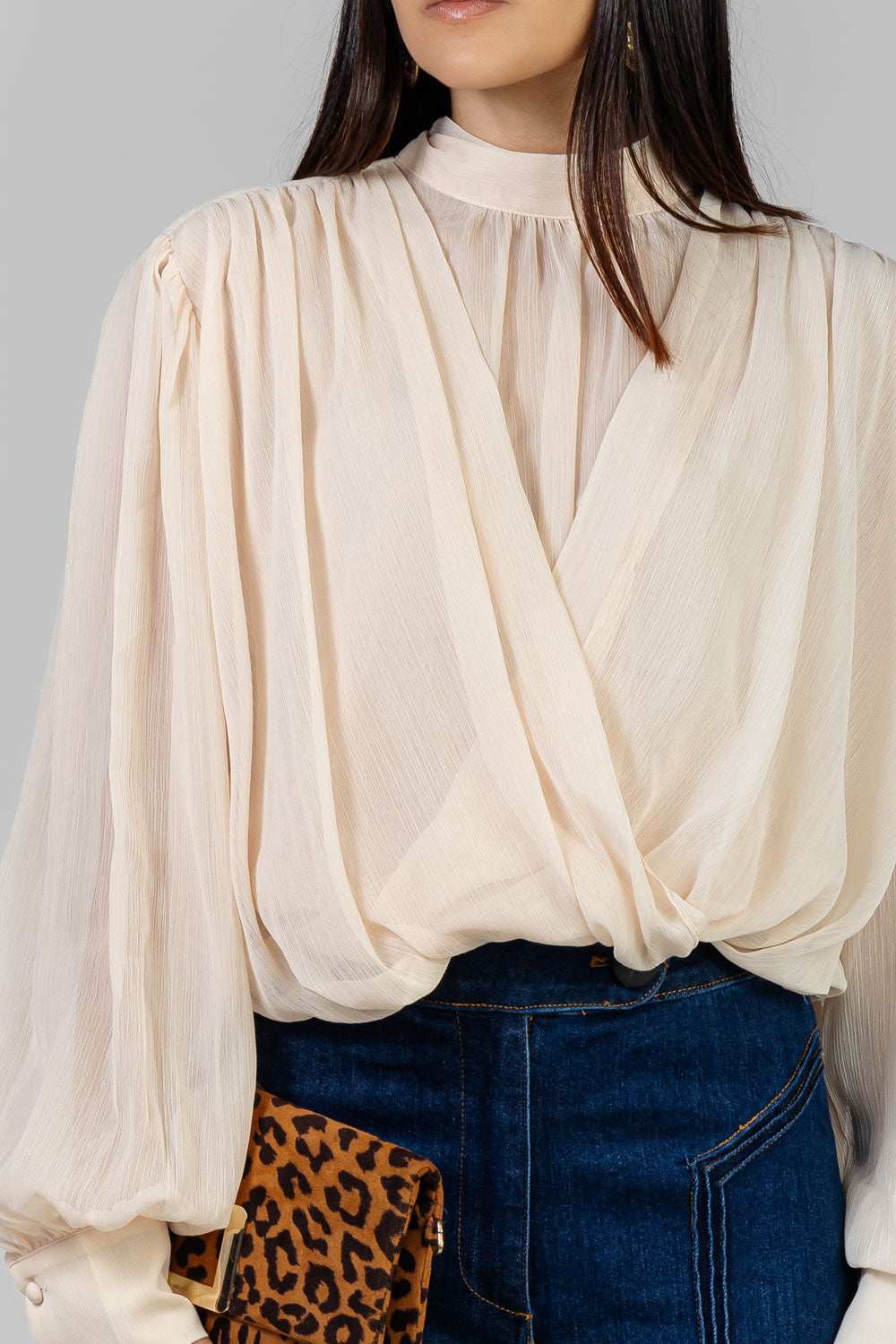 BLUSA DRAPEADA ENVOLVENTE